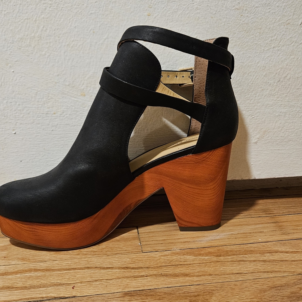 Belle & Bloom Fearless Clog